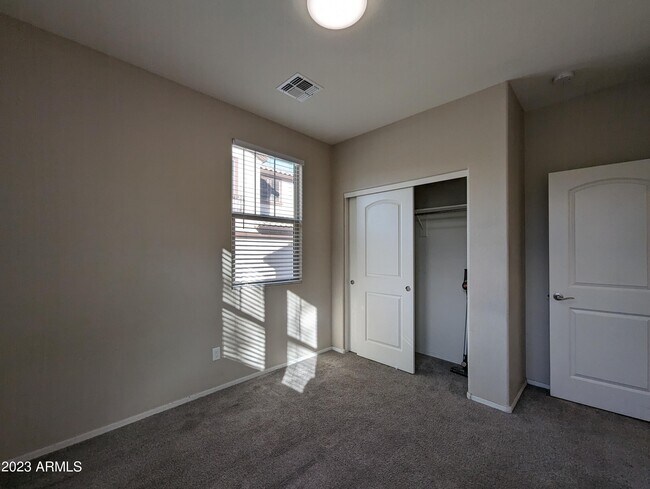 Building Photo - 1253 N 166th Ave