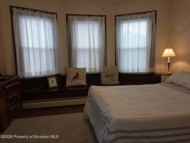 Building Photo - 1706 E Gibson St