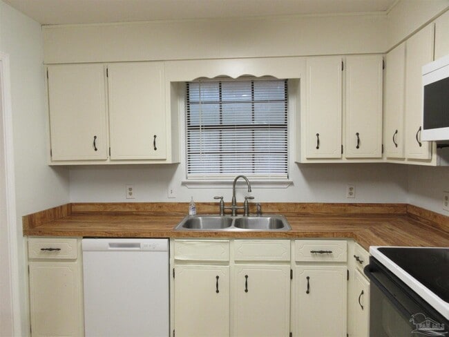 Building Photo - 5060 Saints Ln