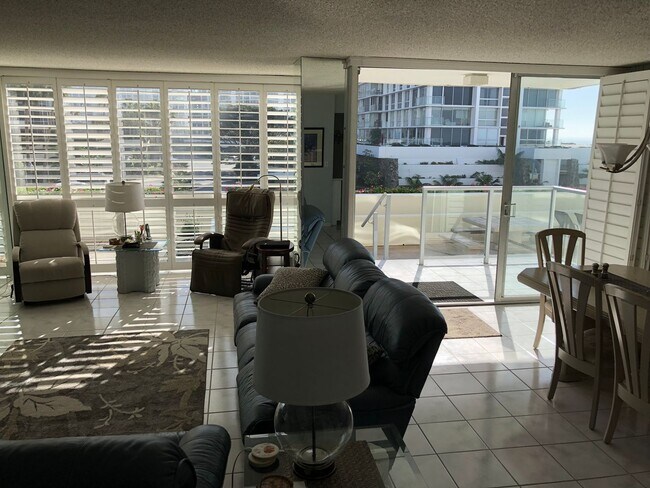 Building Photo - 1730 Avenida Del Mundo