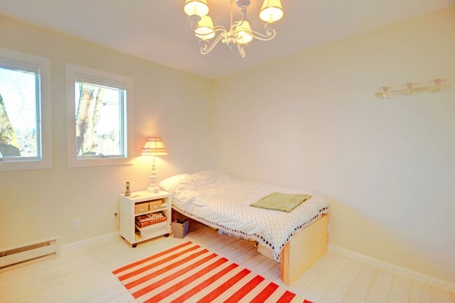 Building Photo - 3Bd/2Ba Montlake Home