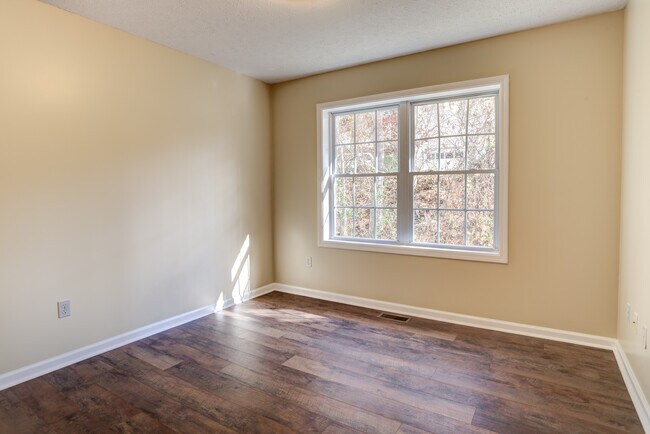 3rd Bedroom - 216 Windsor Ct