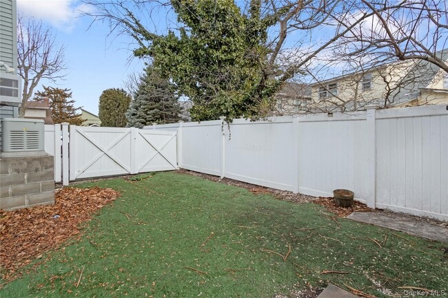 Building Photo - 6 Charles Pl