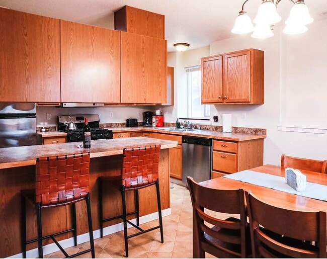 Building Photo - 1677 N Williwaw Way