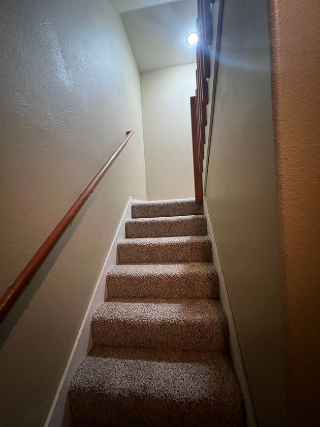 Building Photo - Rent Special: 1/2 Off January Rent!!