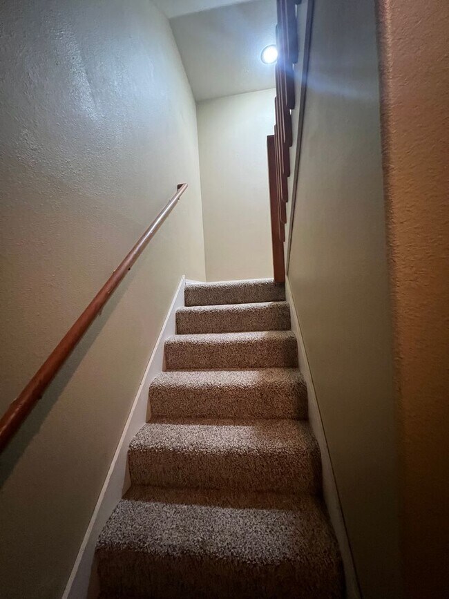 Building Photo - Rent Special: FREE First Full Month's Rent