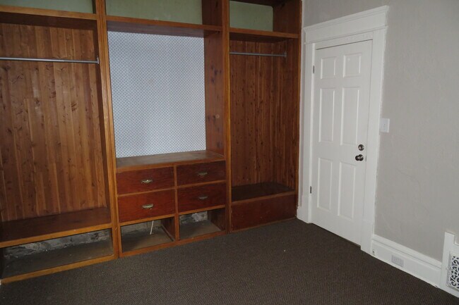 Building Photo - 424 Kirn Ave