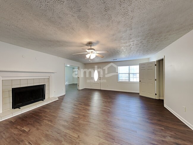 Building Photo - 2860 Cove Crossing Dr