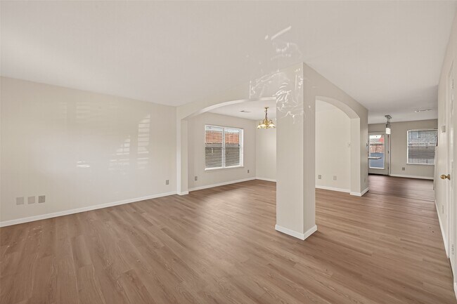 Building Photo - 15910 Clayton Bend Dr