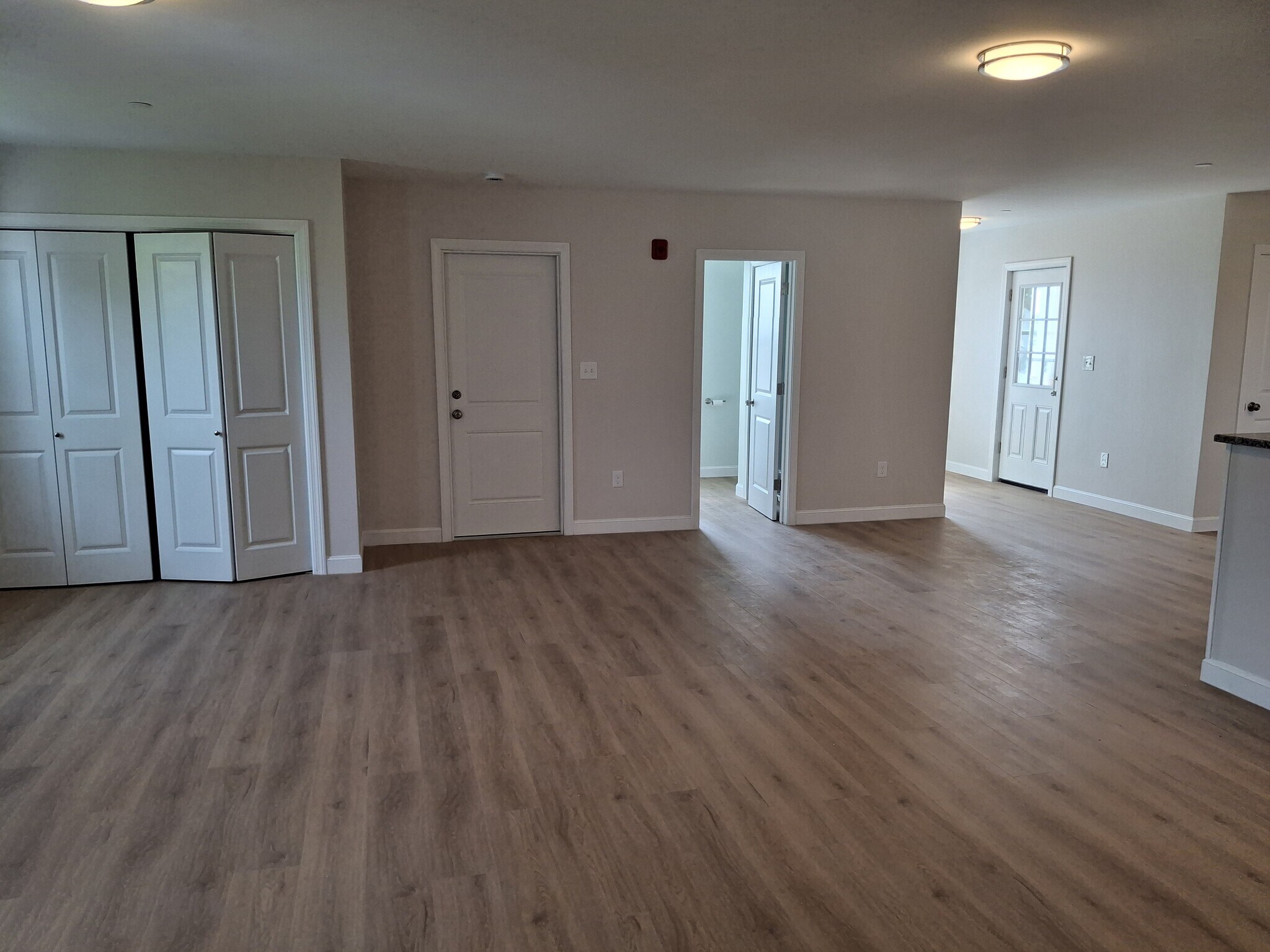 Living w/ S. entrance - 103 Brook St