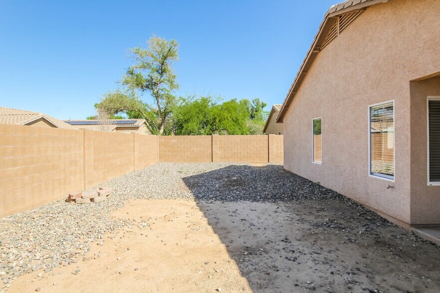 Building Photo - 2322 S 65th Dr