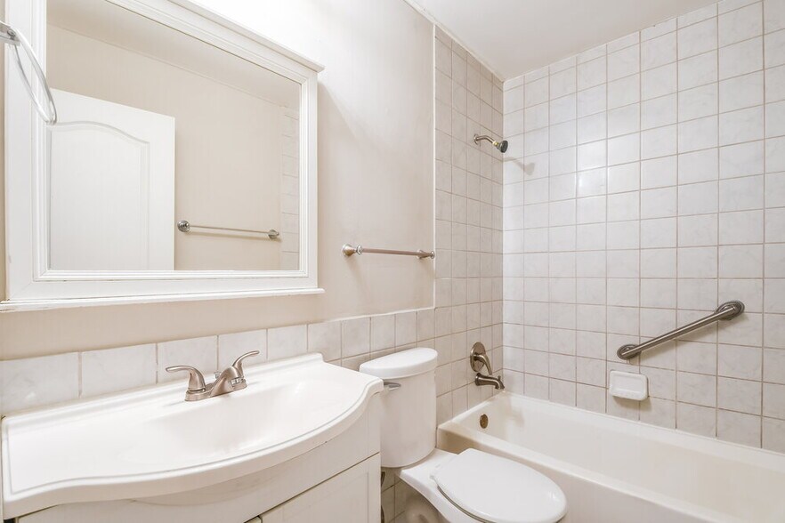 Building Photo - 11166 Prentice Dr