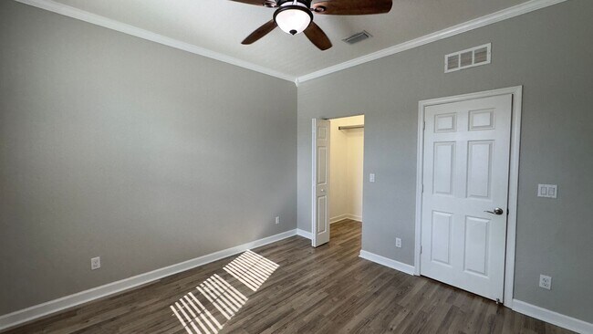 Building Photo - Charming 2-Bed Townhouse with on Ashley River Road!