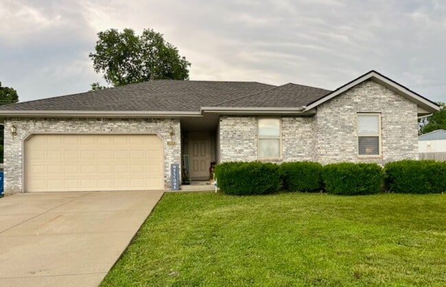 Building Photo - PRE-LEASING - Great Nixa Location!