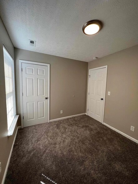 Building Photo - 2117 W Burnett Ave