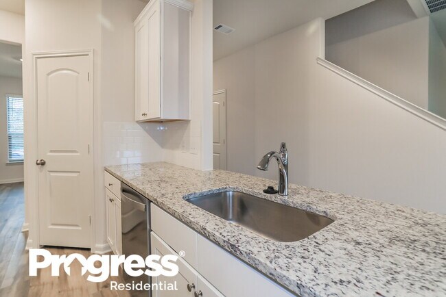 Building Photo - 325 Ridgeland Oak Dr