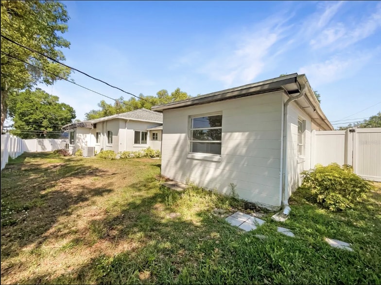 Building Photo - 370 E Waldo St