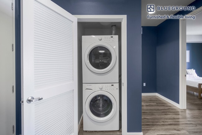 Building Photo - 685 S New Hampshire Ave