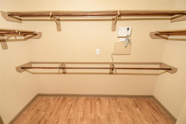 Building Photo - 2447 Peterborough Way