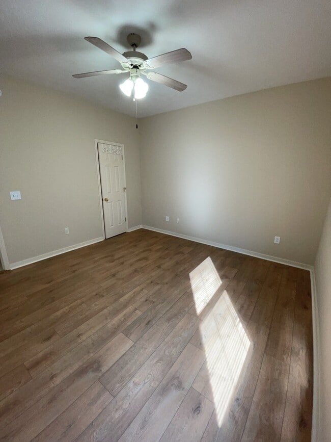 Building Photo - 107 Oakleigh Dr
