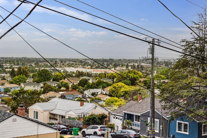 Building Photo - 16026 Selborne Dr