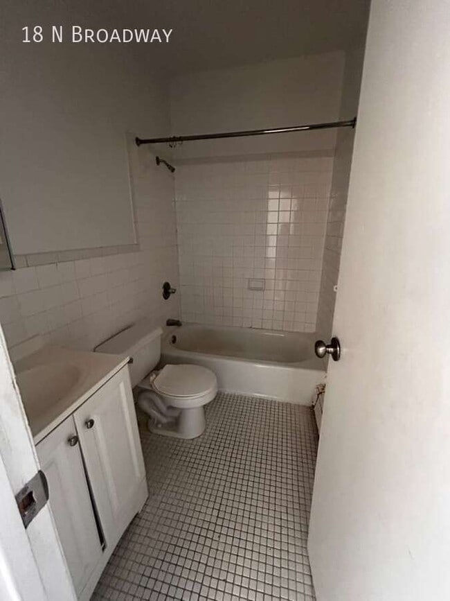Building Photo - 18 N Broadway-