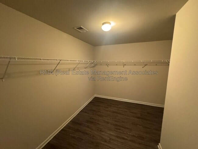 Building Photo - 1156 Burgundy Dr