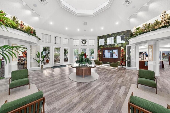 Building Photo - 2306 Silver Palm Dr