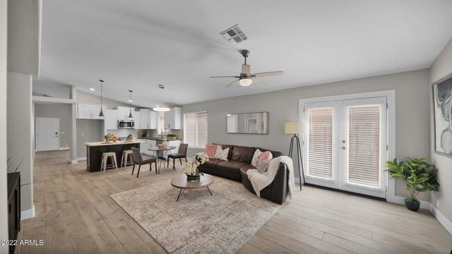 Building Photo - 5 bedroom 2 bath single level home in Peoria