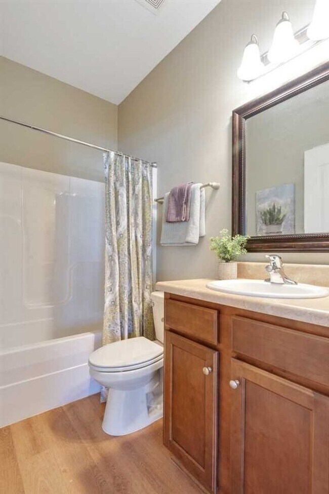 Building Photo - Modern 3-Bed, 3-Bath Townhome with Stylish Upgrades in Condo Community