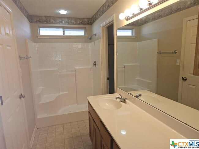 Building Photo - 122 Riata-