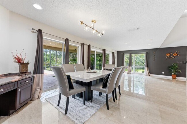 Building Photo - 6513 Thoroughbred Loop