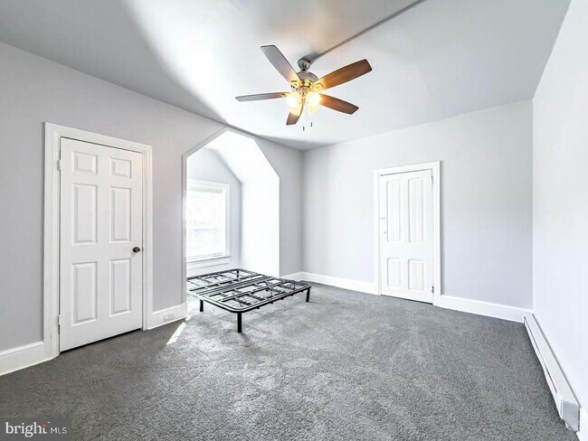 Building Photo - 419 Woodward St