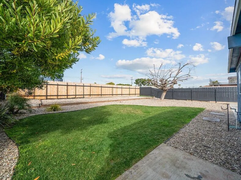 Building Photo - 744 Oneonta Ave