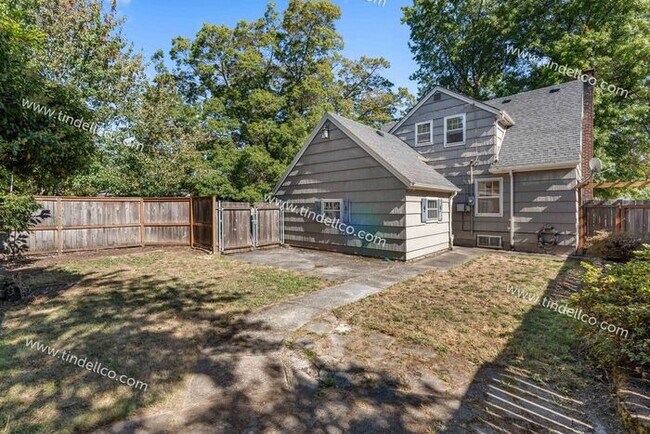 Building Photo - Three Bedroom Cape Cod with Yard in Highly...