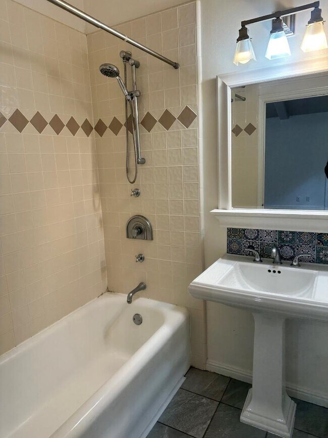 Building Photo - 16220 Greenwood Rd