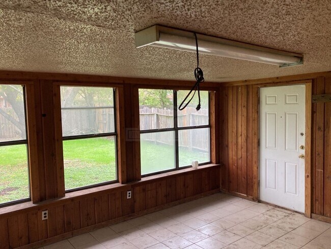 Building Photo - 1805 Galaxy Dr