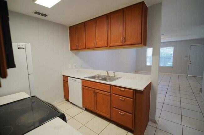 Building Photo - 2648 Tess Cir