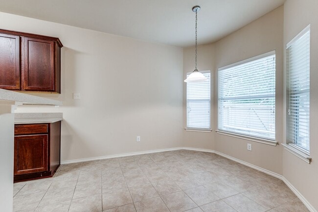 Building Photo - BEAUTIFUL 3-BEDROOM HOME NEAR MEDICAL CENTER