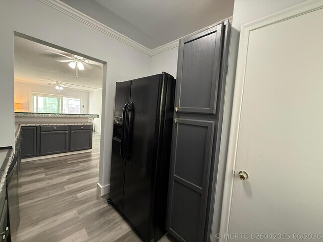 Building Photo - 2121 NE 42nd Ct