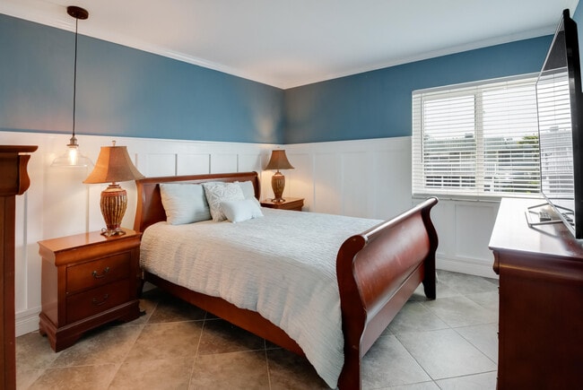 Building Photo - 510 Flanders K