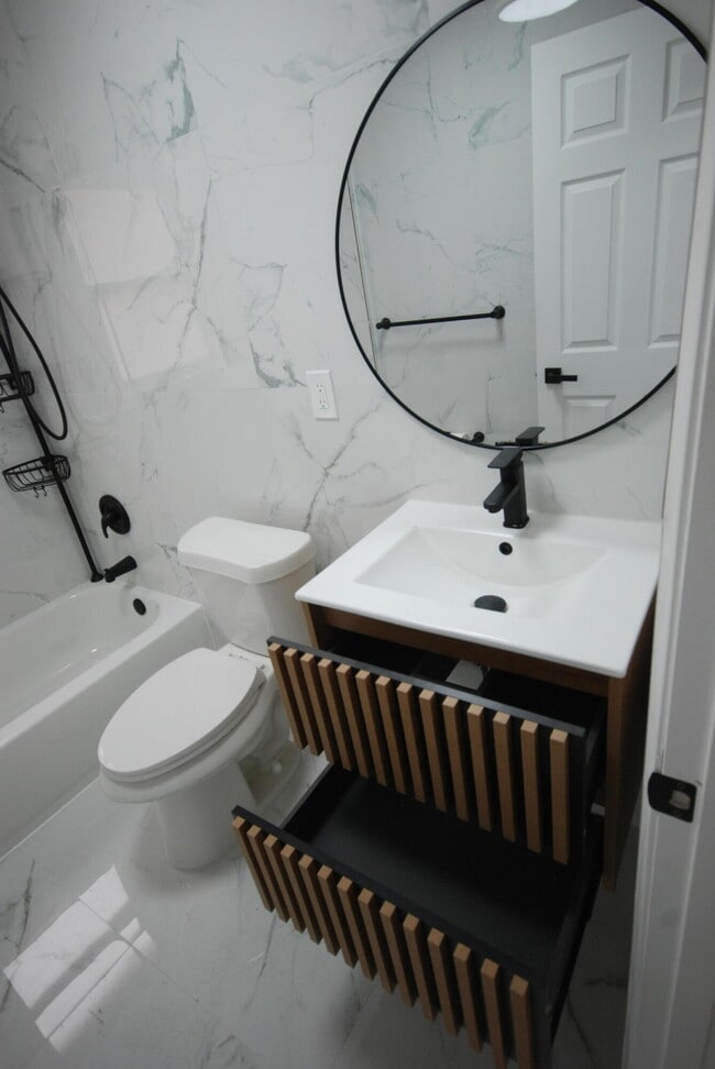 Building Photo - 20532 Lesure St