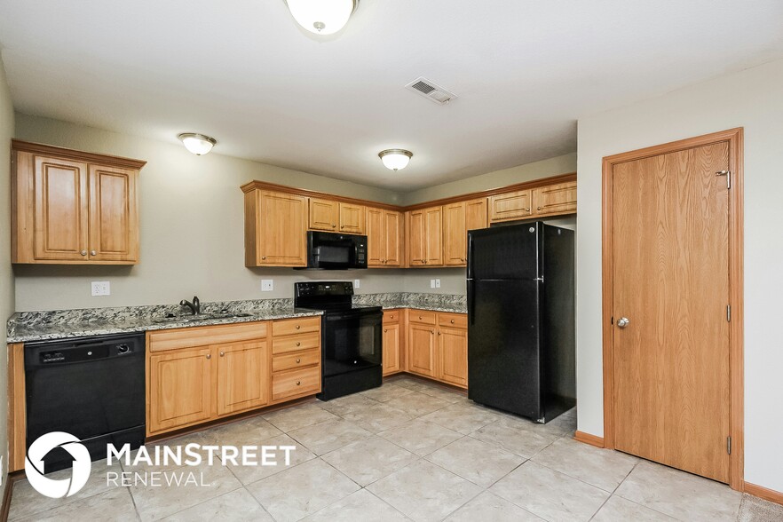 Building Photo - 211 Golfview Dr