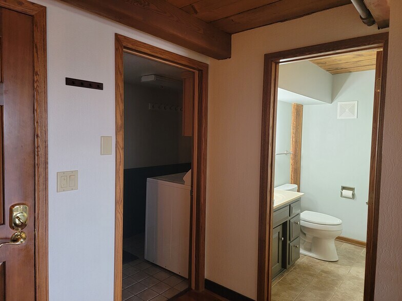 Building Photo - 1545 Arboretum Dr