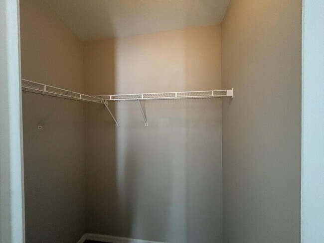 Building Photo - 15835 Fishhawk Falls Dr