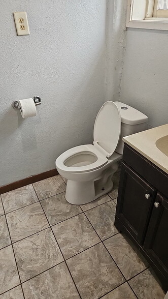 Building Photo - 125 Main St