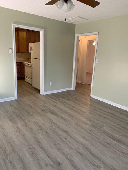 Living Room - 1507 Traylor Ln