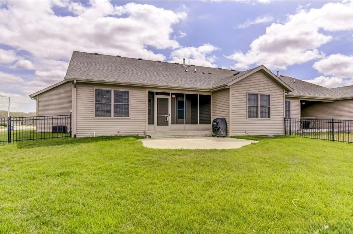 Building Photo - 1811 Spartan Dr