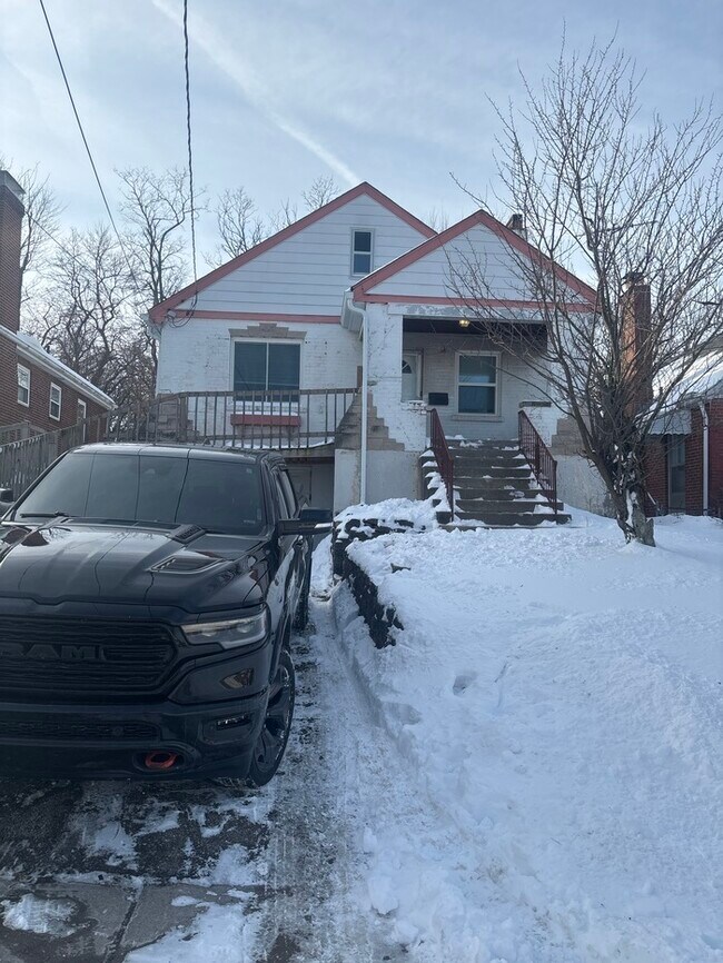 Building Photo - 4 bed 1 bath