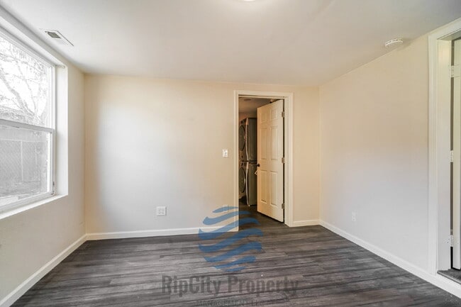 Building Photo - 1307 Elm St